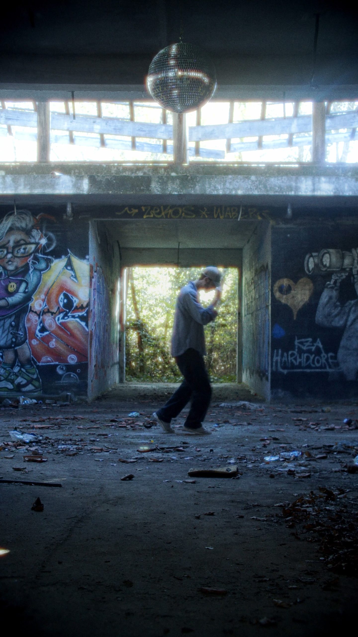 Hugo Vandekerckhove - Vidéaste, Chef opérateur Bordeaux - "Coeur sur le Sol" de Jimmy Magardeau - Moon Walk